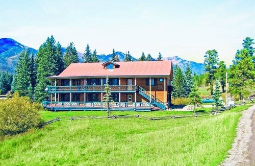 Bayfield House | Iconic Trout House Charming 4-bedroom Log Chateau 6 Fireplaces 5 Baths 5,250 Ft