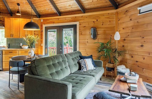Elka Park Cottage | The Lily Pad – Cozy roundhouse nestled in the heart of the Catskill Mountains
