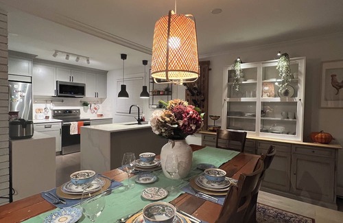Regional District of Nanaimo Bed & Breakfast | Charming Guesthouse Retreat - Calm Mornings, Cozy Nights!