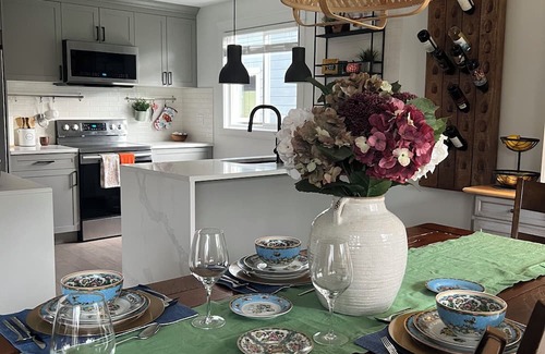 Regional District of Nanaimo Bed & Breakfast | Charming Guesthouse Retreat - Calm Mornings, Cozy Nights!