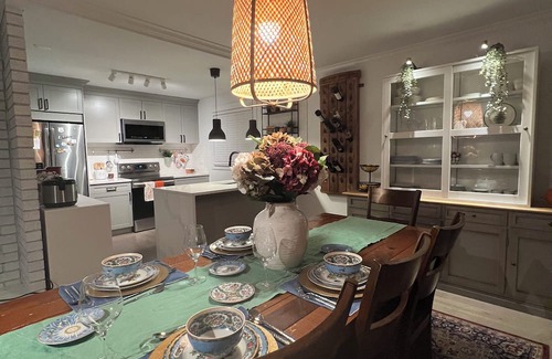 Regional District of Nanaimo Bed & Breakfast | Charming Guesthouse Retreat - Calm Mornings, Cozy Nights!