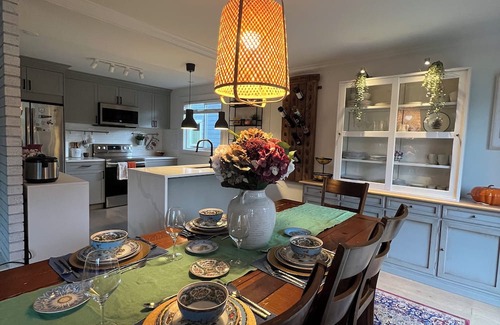 Regional District of Nanaimo Bed & Breakfast | Charming Guesthouse Retreat - Calm Mornings, Cozy Nights!