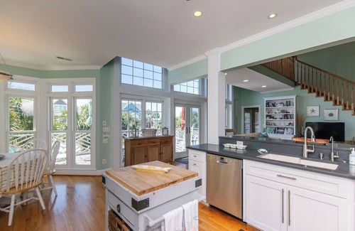 Edisto Island House | Casa Del Sol-Ocean View Home One Block from Beach Access-Free WiFi,Screened Porch,Crow's Nest