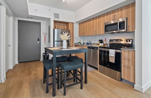 Addicks Apartment | "GuestReady Cozy Retreat: Relax in Style"