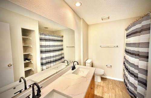 Lewisville House | Charming 3-bedroom house in delightful Lewisville with AC, WiFi