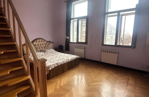 Nasimi Apartment | Spacious 3-bedroom apartment with WiFi, AC in marvelous Baku
