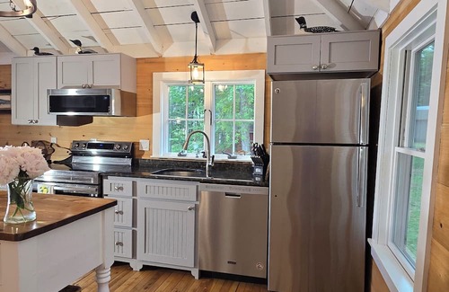 Union House | Lakeside Escape: Renovated Lake House + Bunkhouse + Water Toys + Hot Tub