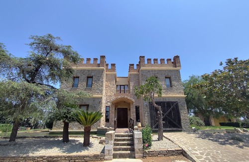 Lakopetra Villa | Chateau Retreat