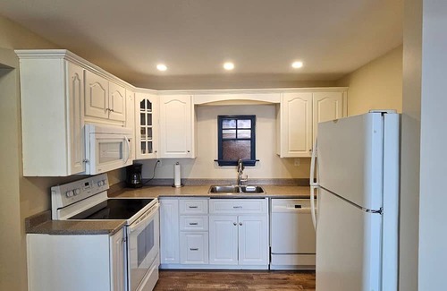 Stratford Apartment | Cozy 1-bedroom apartment with WiFi, AC in welcoming Mount Herbert