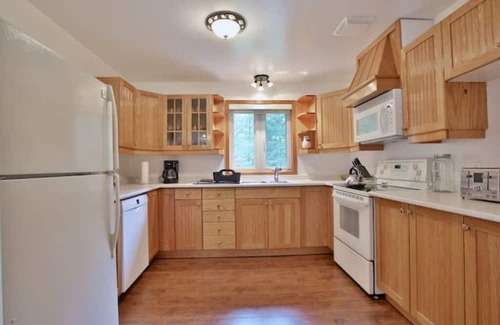 Tiny Cottage | Tiny beaches clean minimalist cottage STRTT2025067