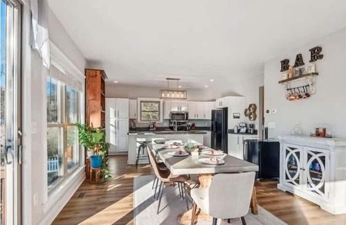 Shady Side House | Pet-Friendly 3-Bedroom Home with Private Pier – Perfect Waterfront Retreat!