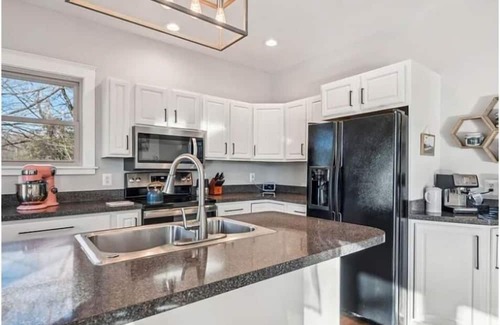 Shady Side House | Pet-Friendly 3-Bedroom Home with Private Pier – Perfect Waterfront Retreat!