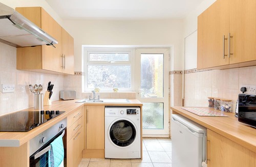 St. Thomas House | Parking, Smart TV's in All Rooms, Central Location