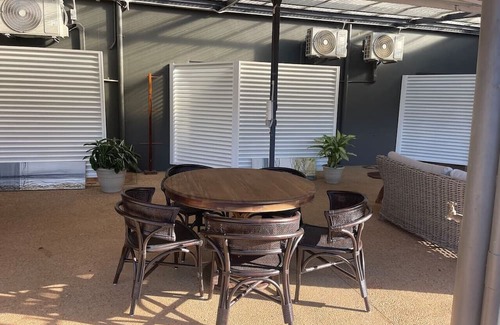 Mission Beach Apartment | Rainforest King Rooms | Shared Kitchen + Lounge | Sleeps 2–8
