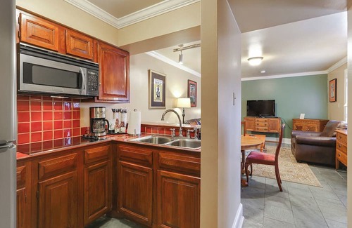 French Quarter Apartment | 1st Floor King Suite w/Kitchen at Grenoble House
