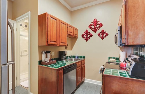 French Quarter Apartment | 1st Floor King Suite w/Kitchen at Grenoble House