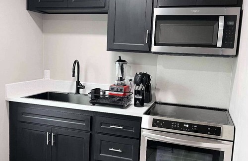 Oildale House | New ADU - Charming 1-bedroom house with AC, WiFi in fabulous Bakersfield