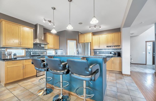 Chestermere House | Lake Chestermere /Exsecutive Home, 5BR, Sleep 9 /Golf Course /Near Calgary