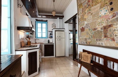 idhra House | Historical Stone Manor-Upper Floor