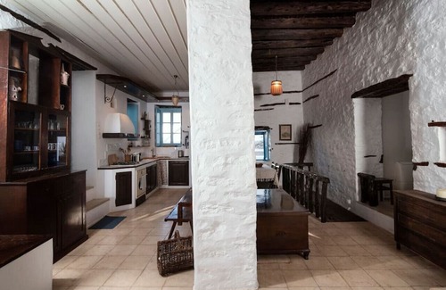 idhra House | Historical Stone Manor-Upper Floor