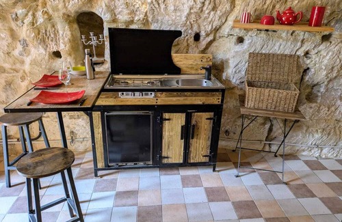Sainte-Maure-de-Touraine Cabin | Unusual stay, troglodyte cabin and living room. In Touraine