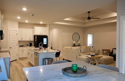 Florida Panhandle House | Spacious 4-bedroom house with WiFi, AC in phenomenal Cantonment