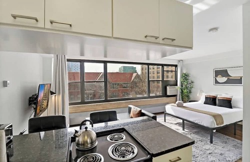 Indian Village Apartment | Warm & Elegant Studio Apt in Chicago