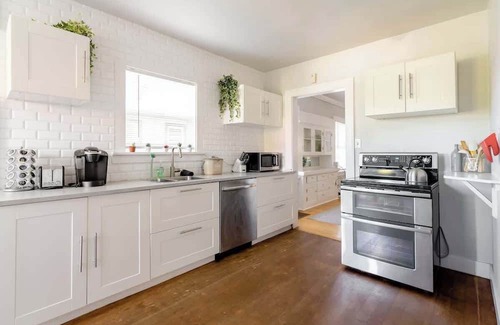 King House | Trendy 4BR/2BA Bungalow in Alberta Arts District!