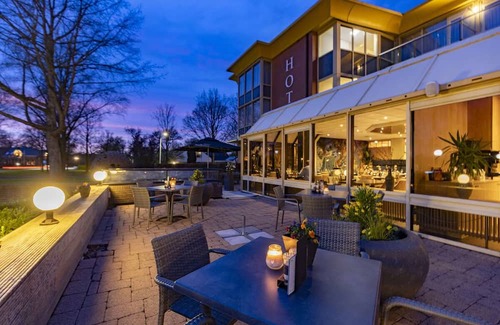 Roden Apartment | Comfortable and Clean Room with Onsite Restaurant and Bar Near Ronostrand