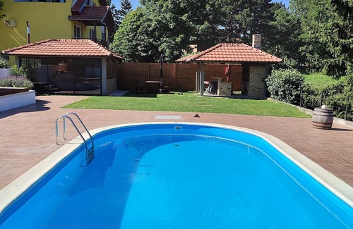 Sremski Karlovci Villa | Pruža jedinstveno iskustvo koje kombinuje prirodnu lepotu, luksuz i opuštanje.