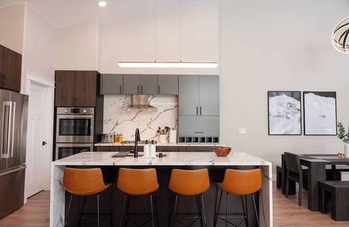 Girdwood House | Luxury getaway with Alaskan mountain views