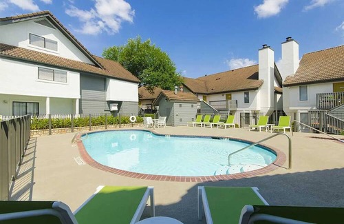 Medical Center District Apartment | Charming Cozy Retreat with WiFi & Fitness Room Access