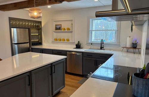 Belfast House | Timber Tide Retreat Just 15 Minutes to Belfast