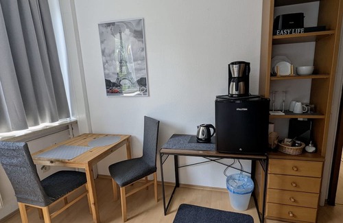 Pforzheim Apartment | 1.5 family room shower room, 2 beds, breakfast corner, workstation, central
