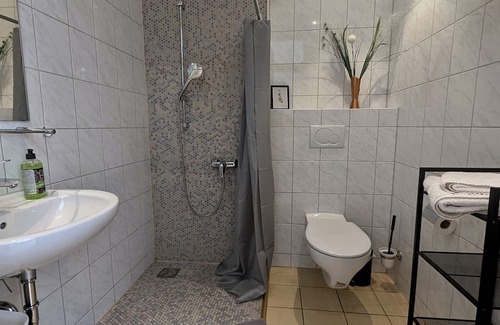 Pforzheim Apartment | 1.5 family room shower room, 2 beds, breakfast corner, workstation, central