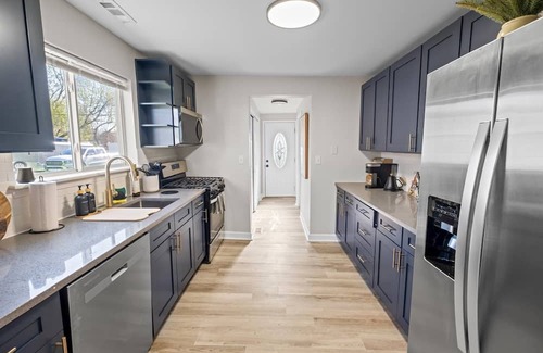 North Shore Apartment | Charming Crystal Lake Retreat