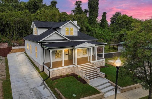 Rome House | Historic 4-bedroom, 3.5- bathroom; located in downtown Rome