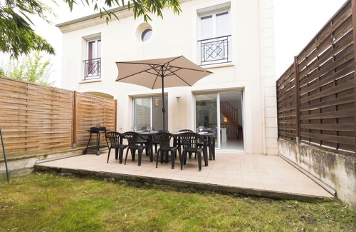 Bry-sur-Marne Villa | Cosy House with Garden Paris Disney