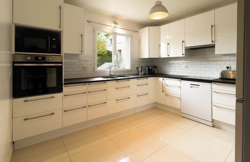 Bry-sur-Marne Villa | Cosy House with Garden Paris Disney