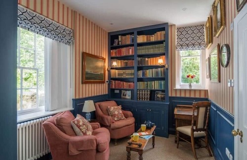 Shrewton House | Henge Estate: 9-10 en-suite bedrooms; Stonehenge