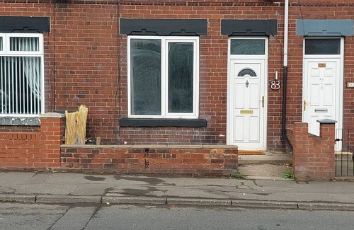 Darfield House | Charming 2-bedroom family/work friendly house near Barnsley