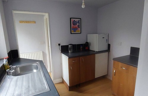 Darfield House | Charming 2-bedroom family/work friendly house near Barnsley