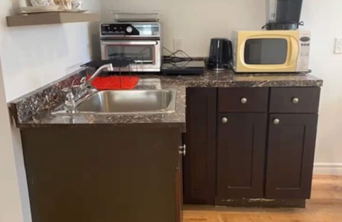 South End Apartment | Quinpool Basement Suite
