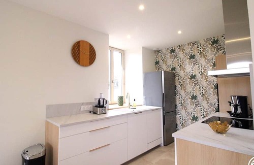 Jussac Cottage | Charming Cottage Near Volcano Park with WiFi and Garden