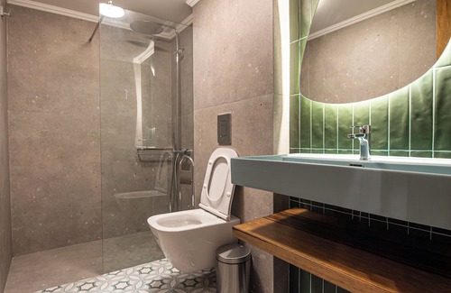 Batroun Apartment | Titans A Guesthouse - Batroun Souks