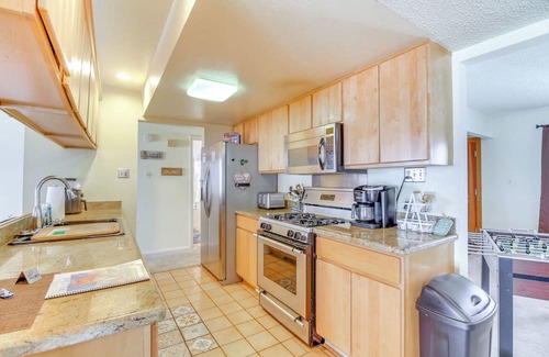 Taylor Ranch House | 7 Mi to Old Town ABQ: Quiet Pet-Friendly Escape!