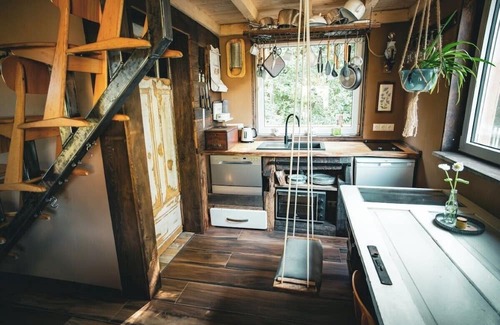 Zernien Cabin | Sustainable Picus Viridis tree house with sauna and hot tub in the countryside
