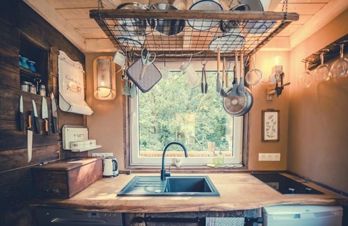 Zernien Cabin | Sustainable Picus Viridis tree house with sauna and hot tub in the countryside