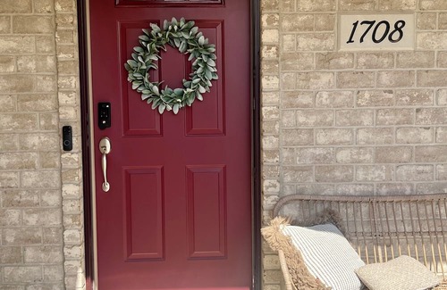 De Pere Condo | Hygge cozy 3-bedroom condo with WiFi, AC in peaceful De Pere & safe cul de sac.
