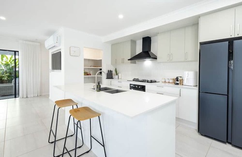 Trinity Beach House | Trinity Beach Lux 4BR Easy Entertainer with Pool